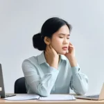 목 이물감 원인과 이비인후과 진료 - **Prompt 1: Visualizing Stress-Induced Throat Discomfort**
    "A young Thai woman in her late 20s i...